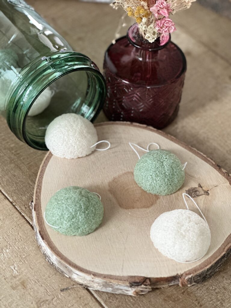 Éponge konjac visage Atelier Maloa - nettoyage doux 100% végétale